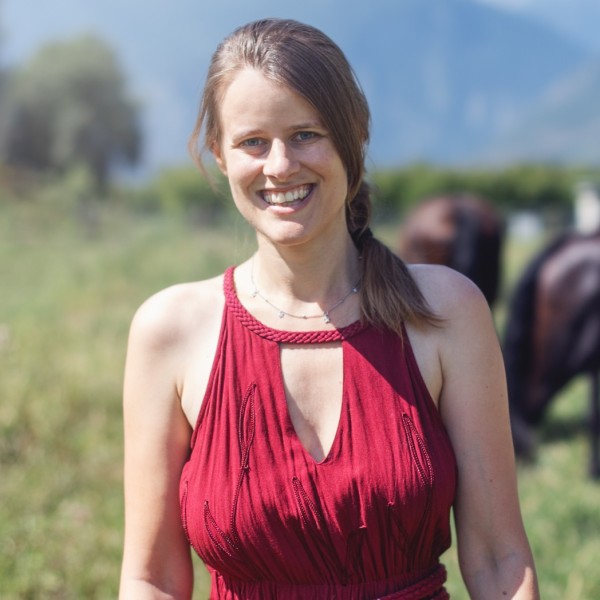 Anouchka Ravedoni