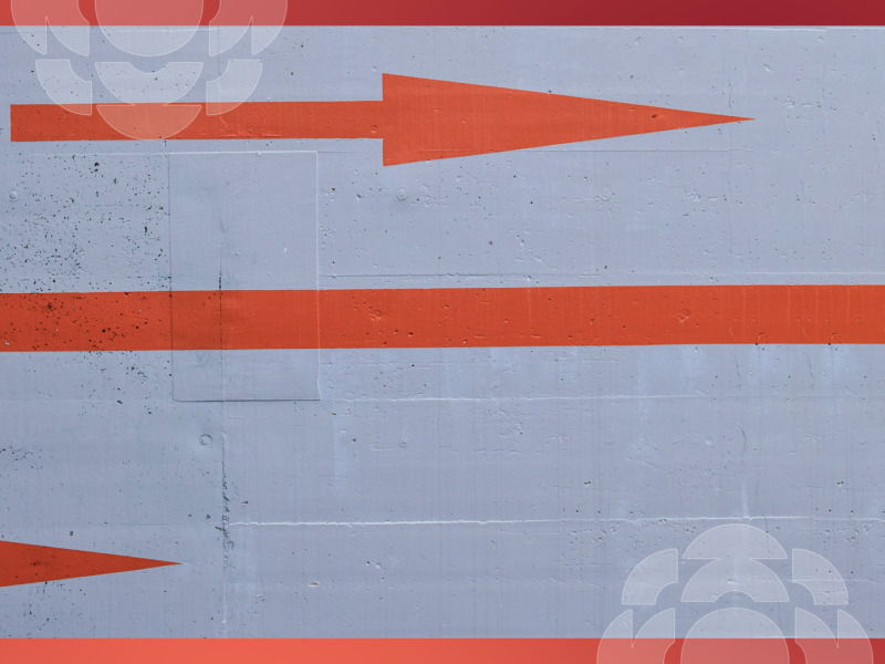 Pfeile zeigen entlang einer Linie